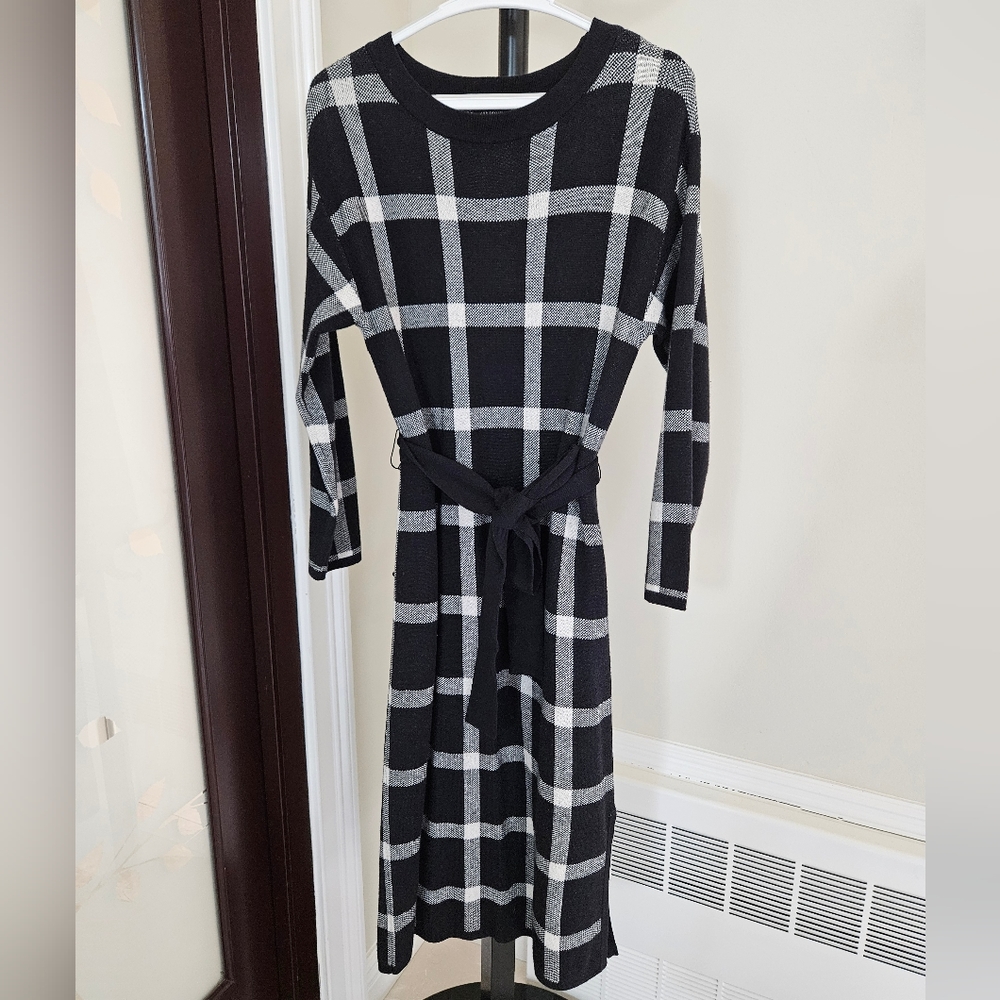 Black and Cream Ann Taylor Knit Dress